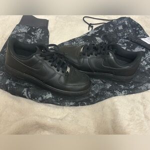 Nike AIR FORCE 1 BLACK Men's 9.5